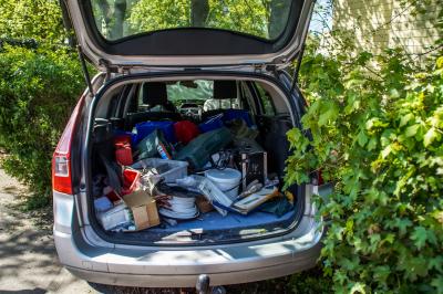 Leinfelden-Echterdingen: Auto schleudert in Hecke - Fahrer verletzt